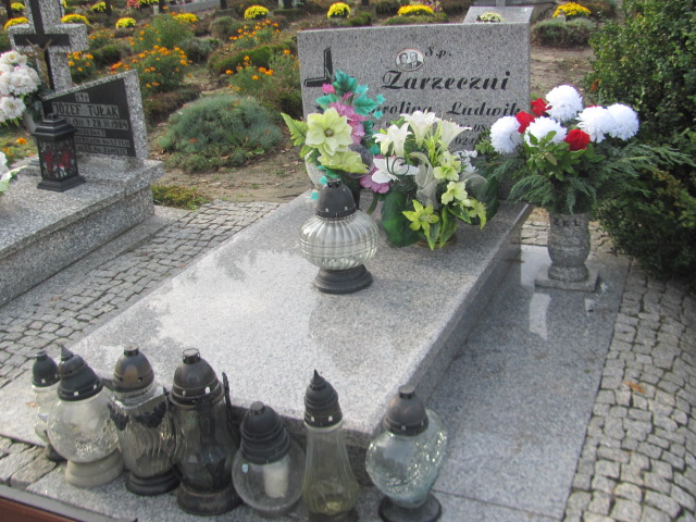 Grób Karolina Zarzeczna